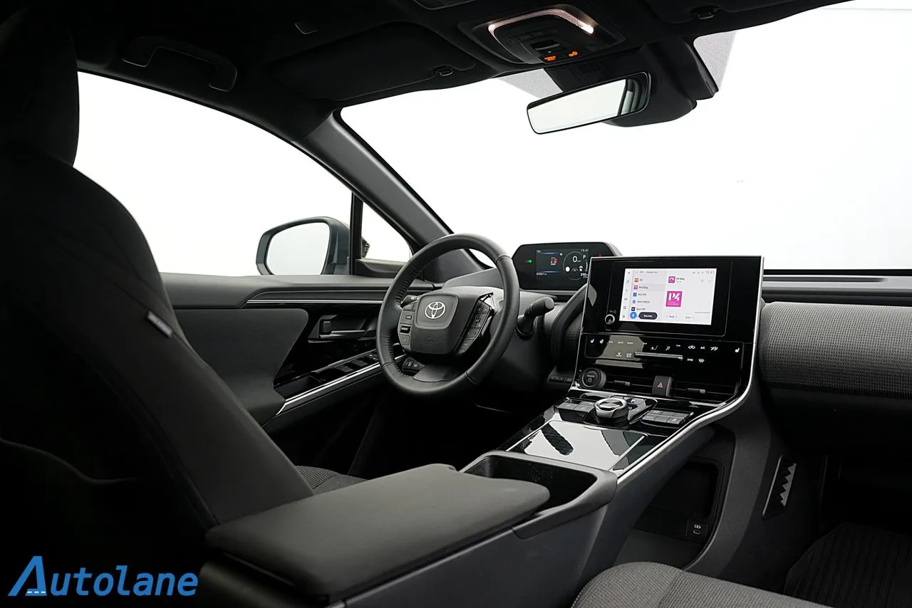 Vehicle image 16