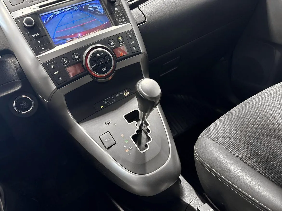 Vehicle image 16