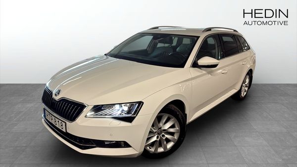 Skoda Superb Business Edition Dragkrok Backkamera Skinn Värmare - 2019