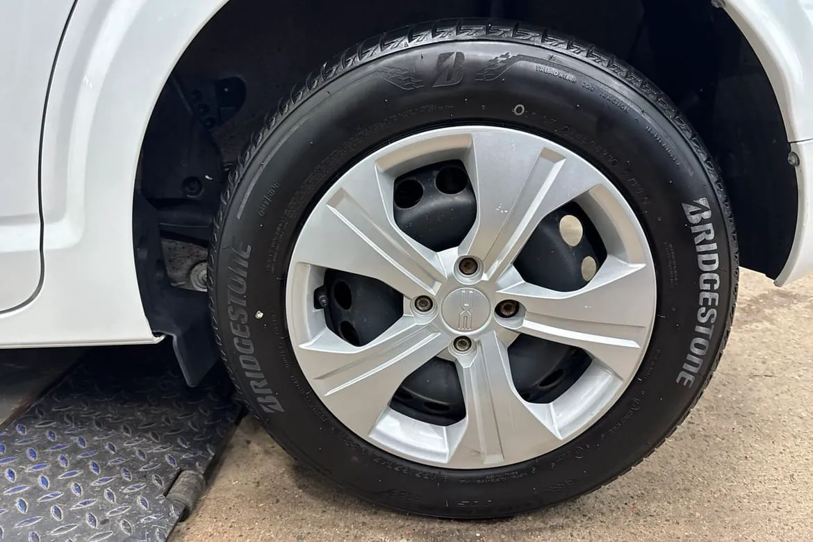 Vehicle image 9