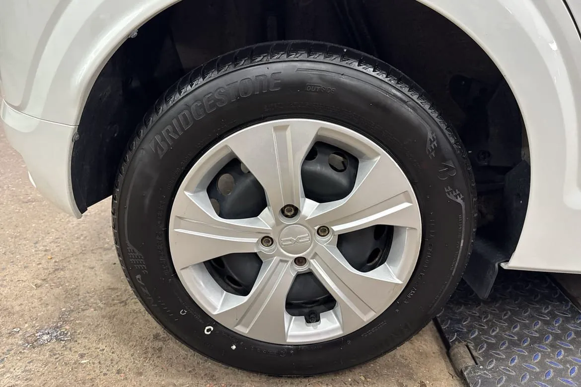 Vehicle image 10