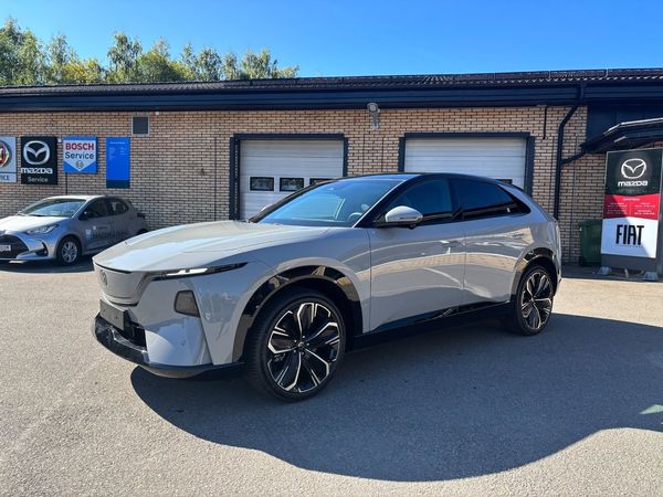 Mazda CX-6e Takumi 78kwh / V-hjul & 3 års service ingår/3,99% ränta - 2026