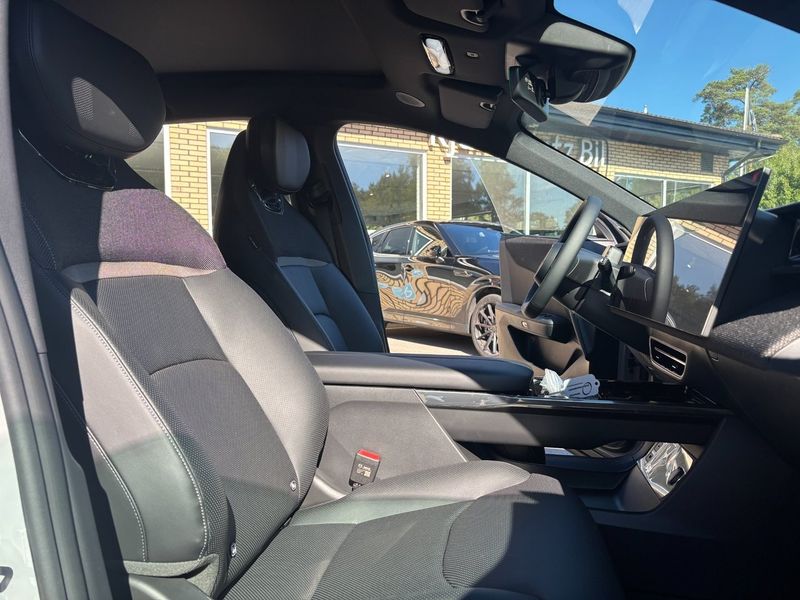 Mazda CX-6e bild 22