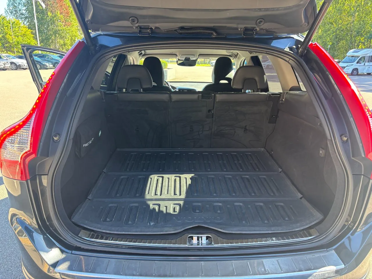 Vehicle image 15