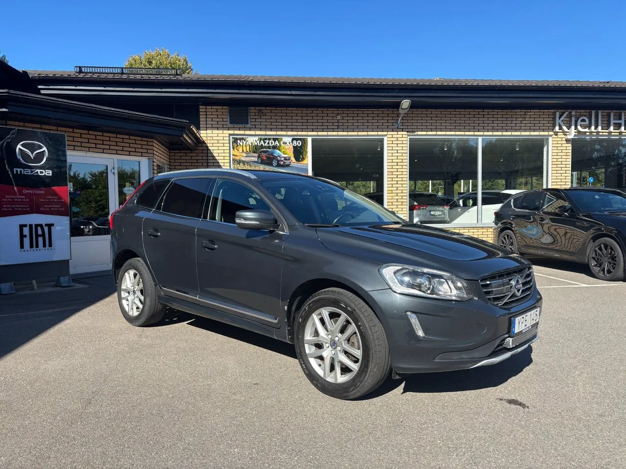 Vehicle image 6