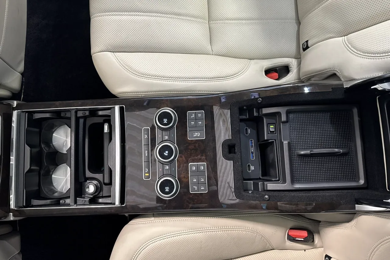 Vehicle image 18