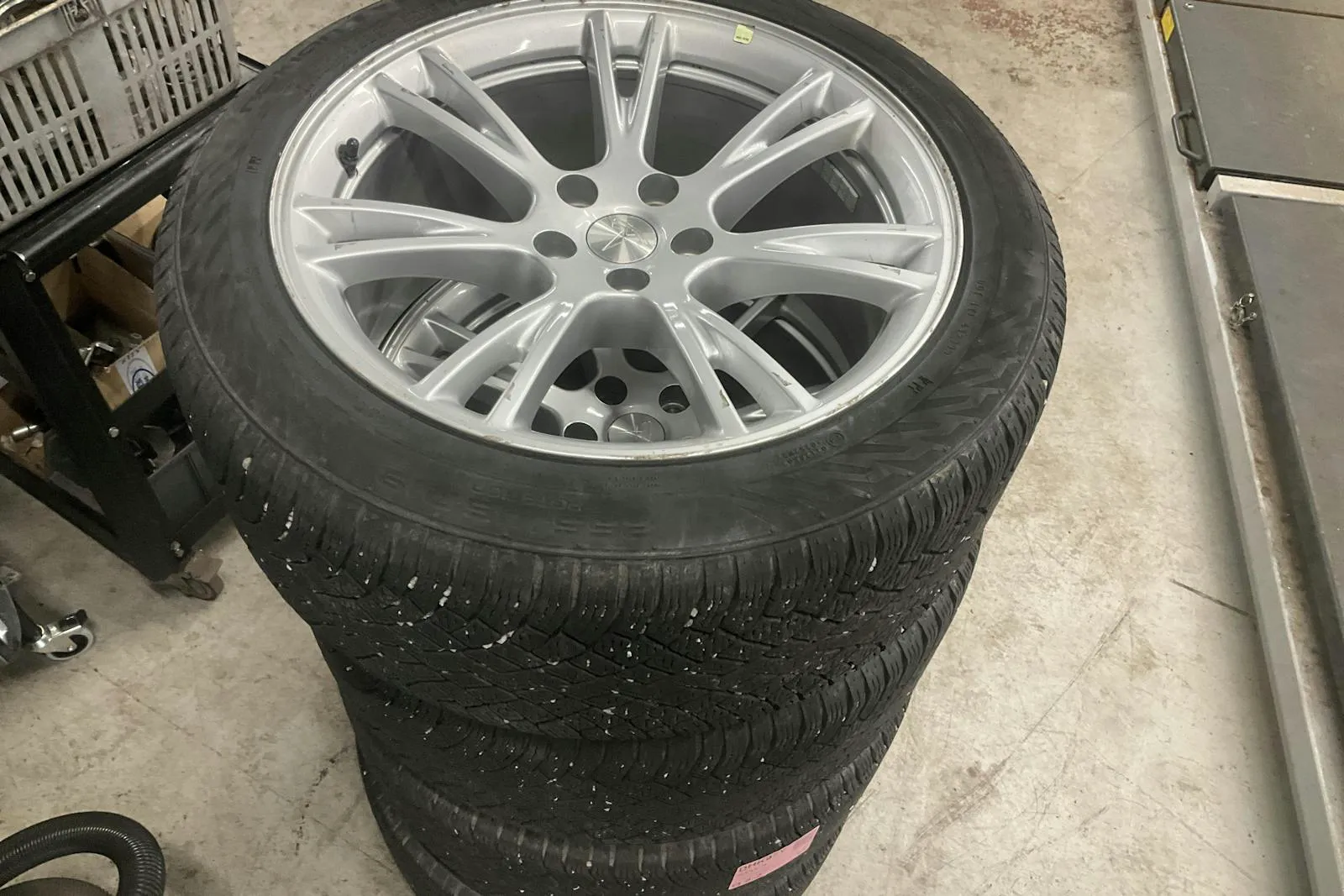 Vehicle image 16