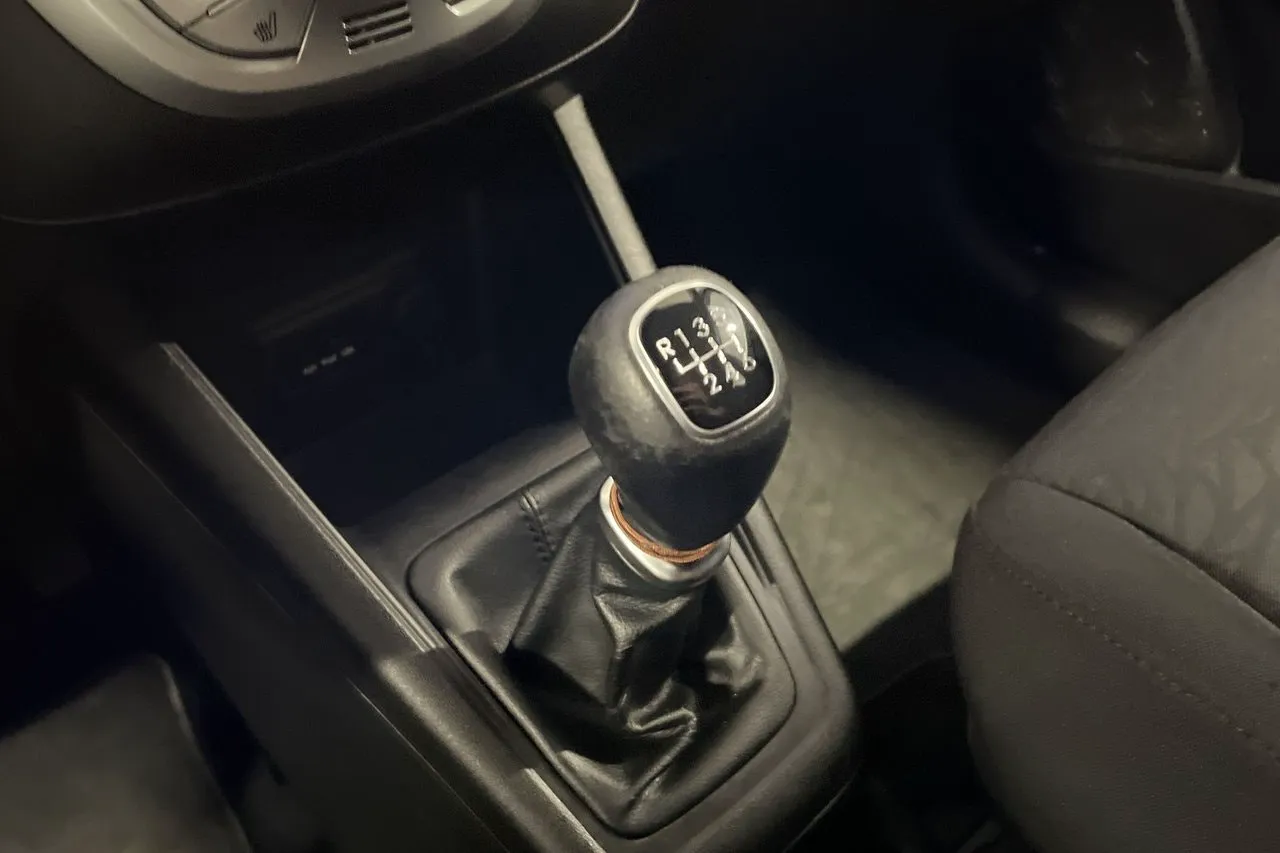 Vehicle image 16
