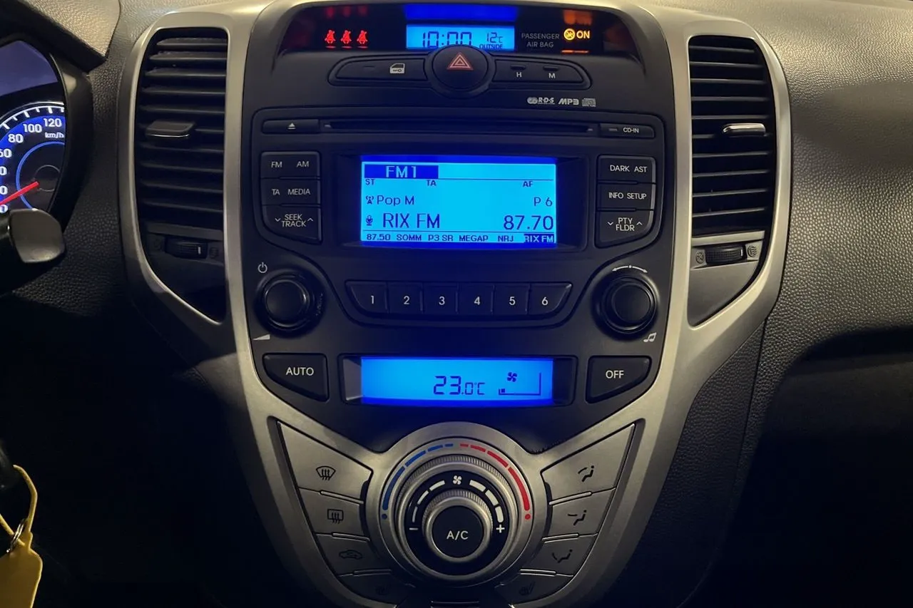Vehicle image 14