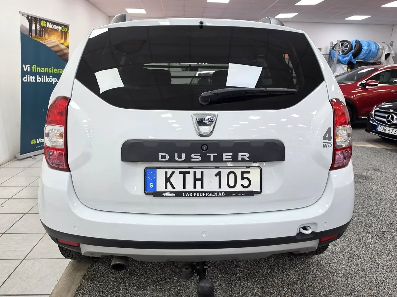 Vehicle image 15