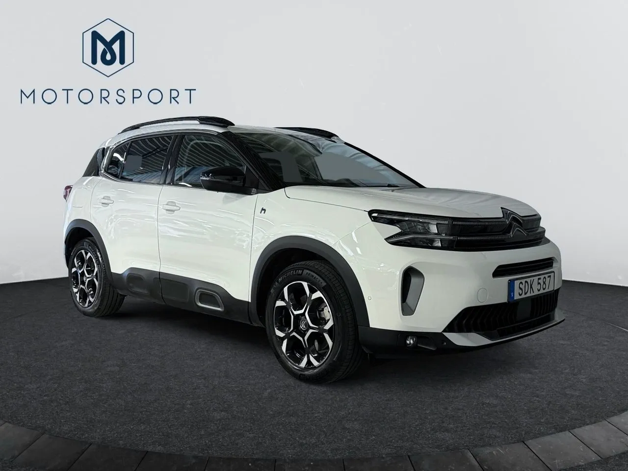 Vehicle image 8