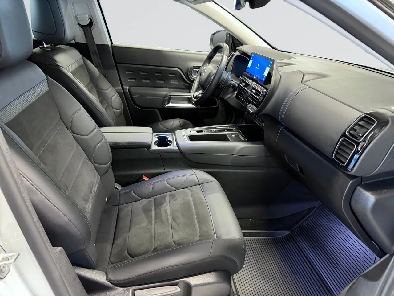 Vehicle image 14