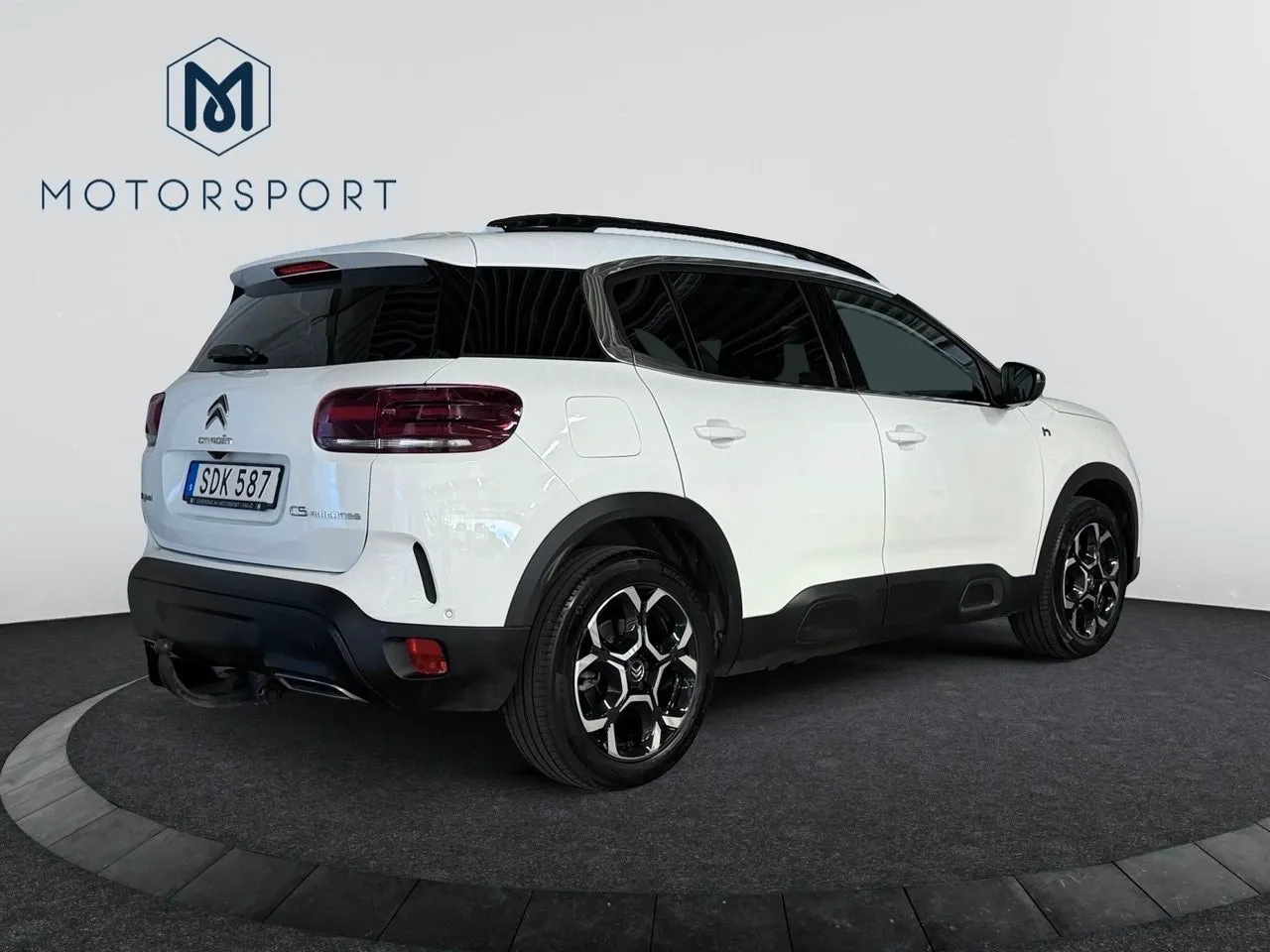 Vehicle image 6