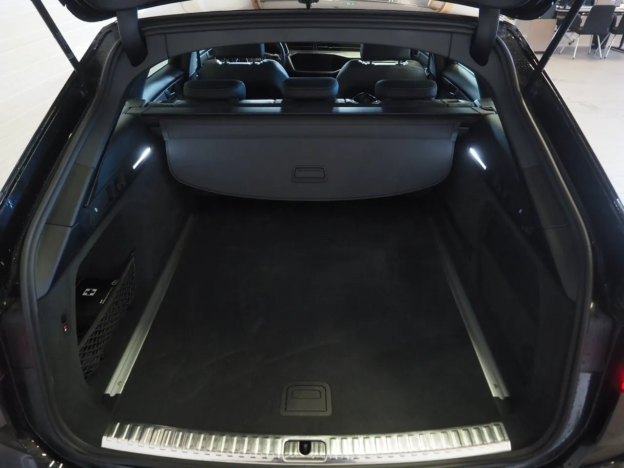 Vehicle image 21