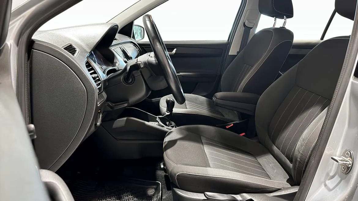 Vehicle image 7