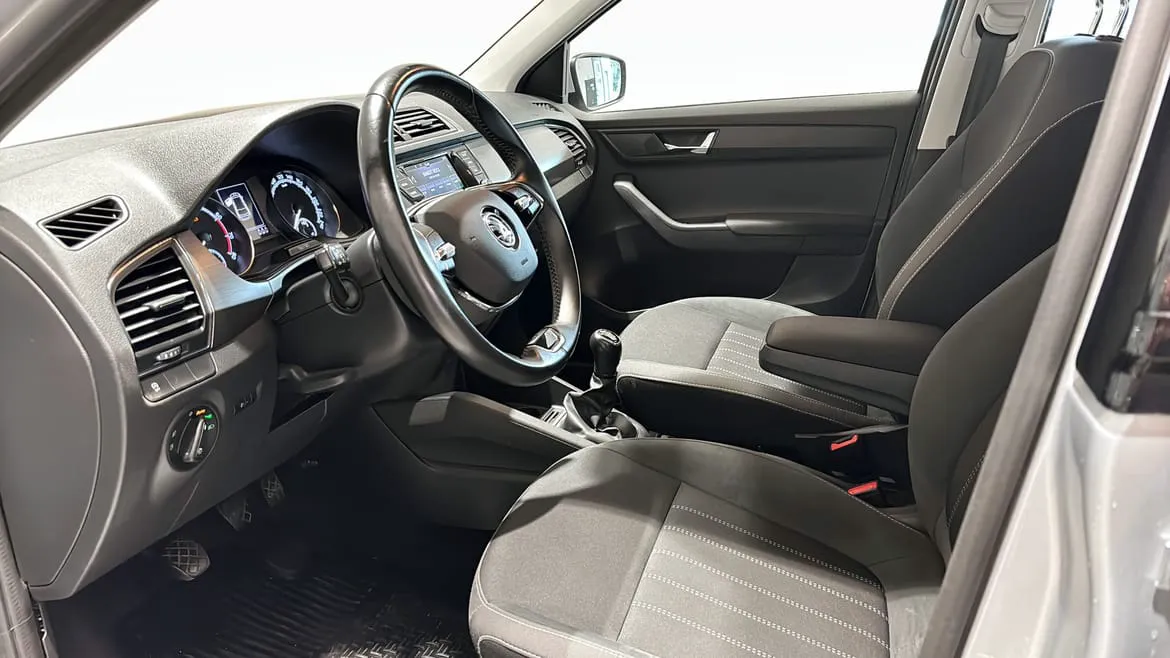 Vehicle image 6