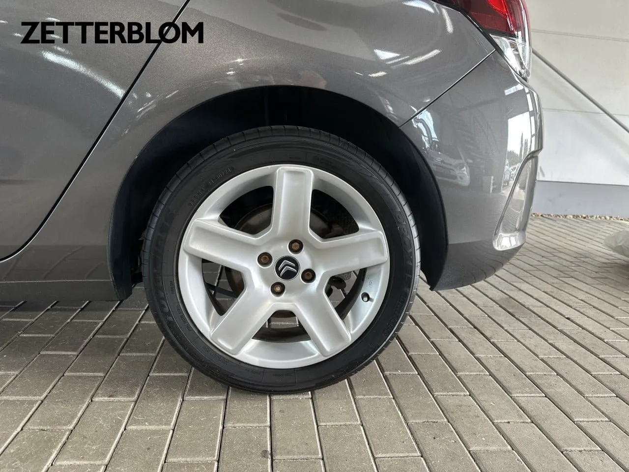 Vehicle image 12