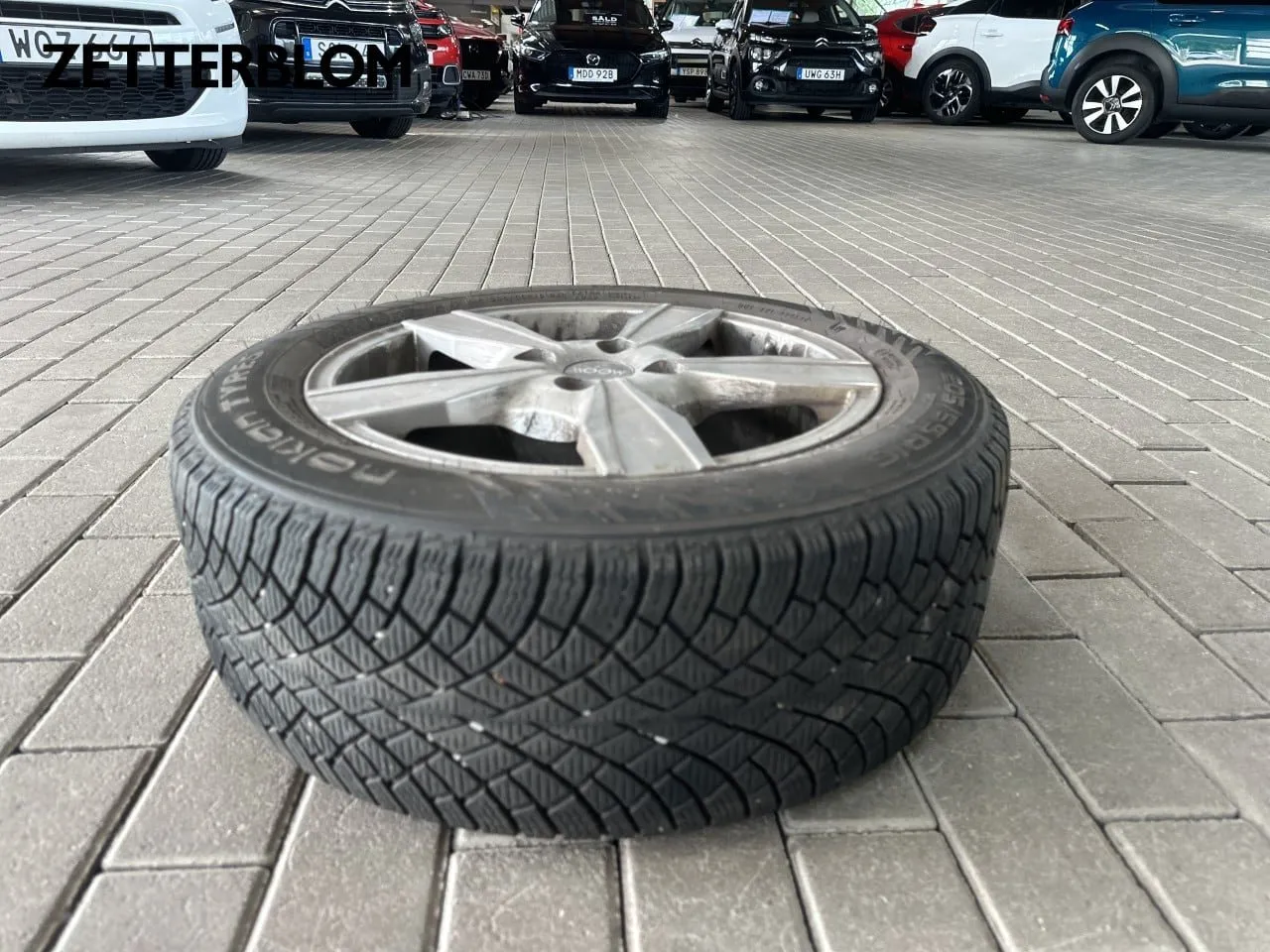 Vehicle image 15