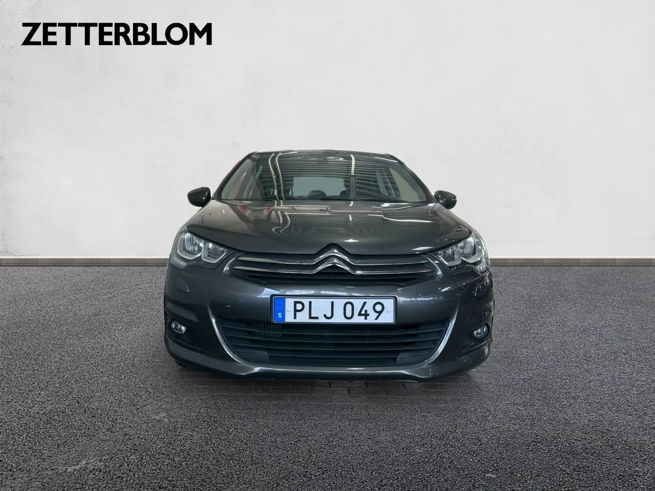 Vehicle image 4