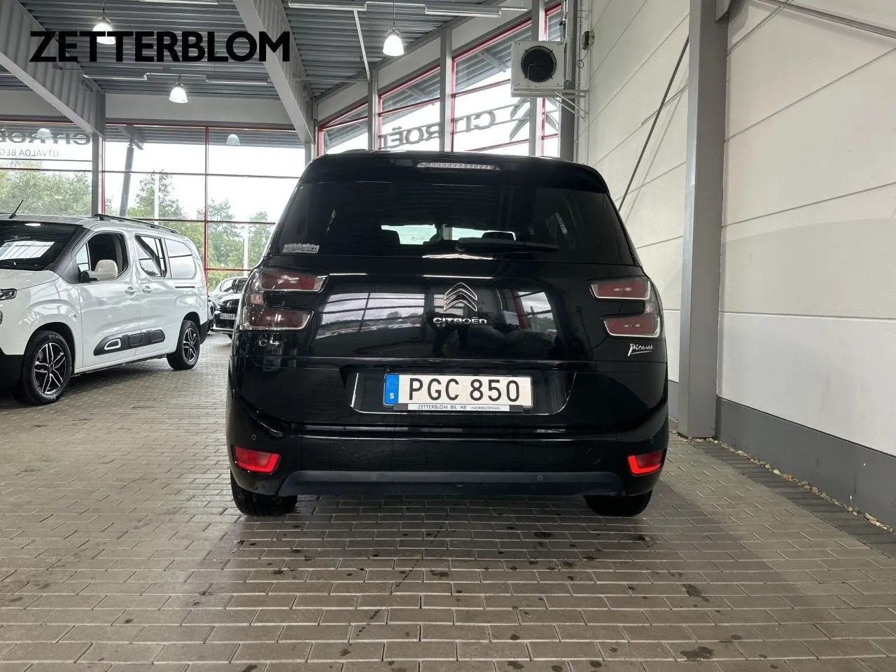 Vehicle image 3
