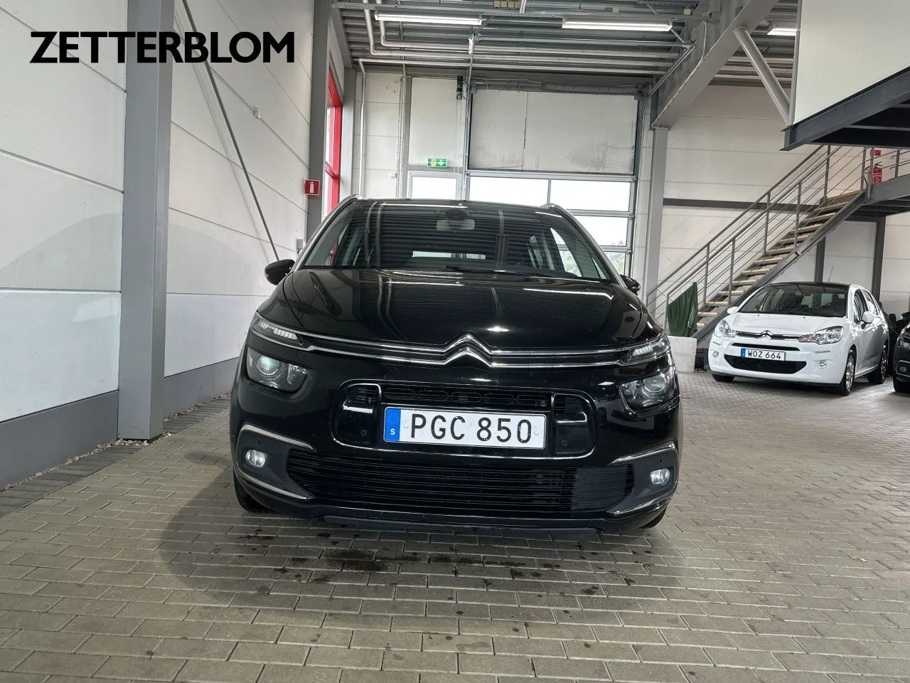 Vehicle image 4