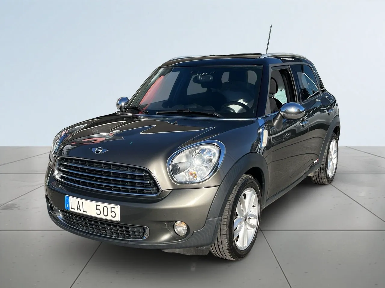 Vehicle image 15