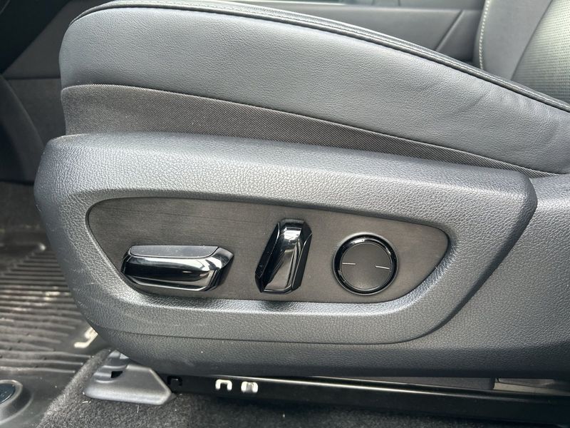 Lexus RX bild 17