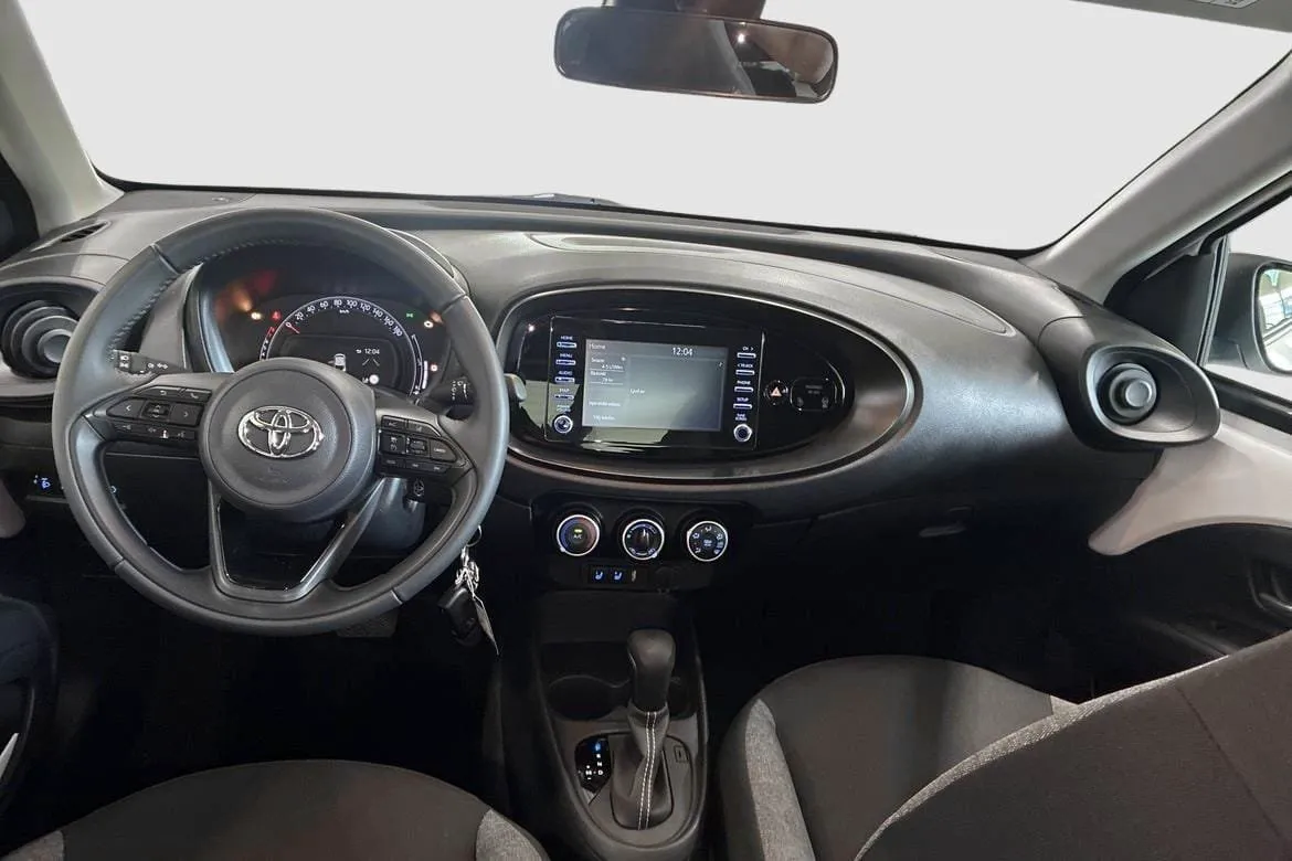 Vehicle image 8