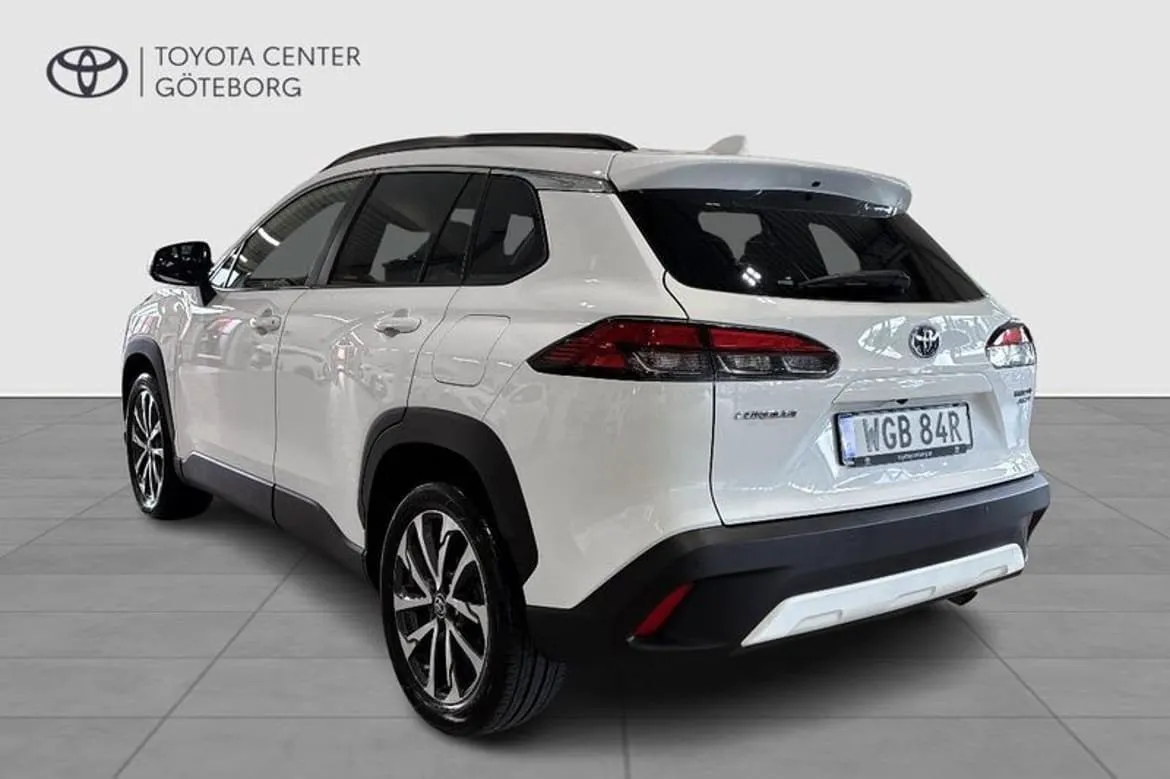 Vehicle image 3