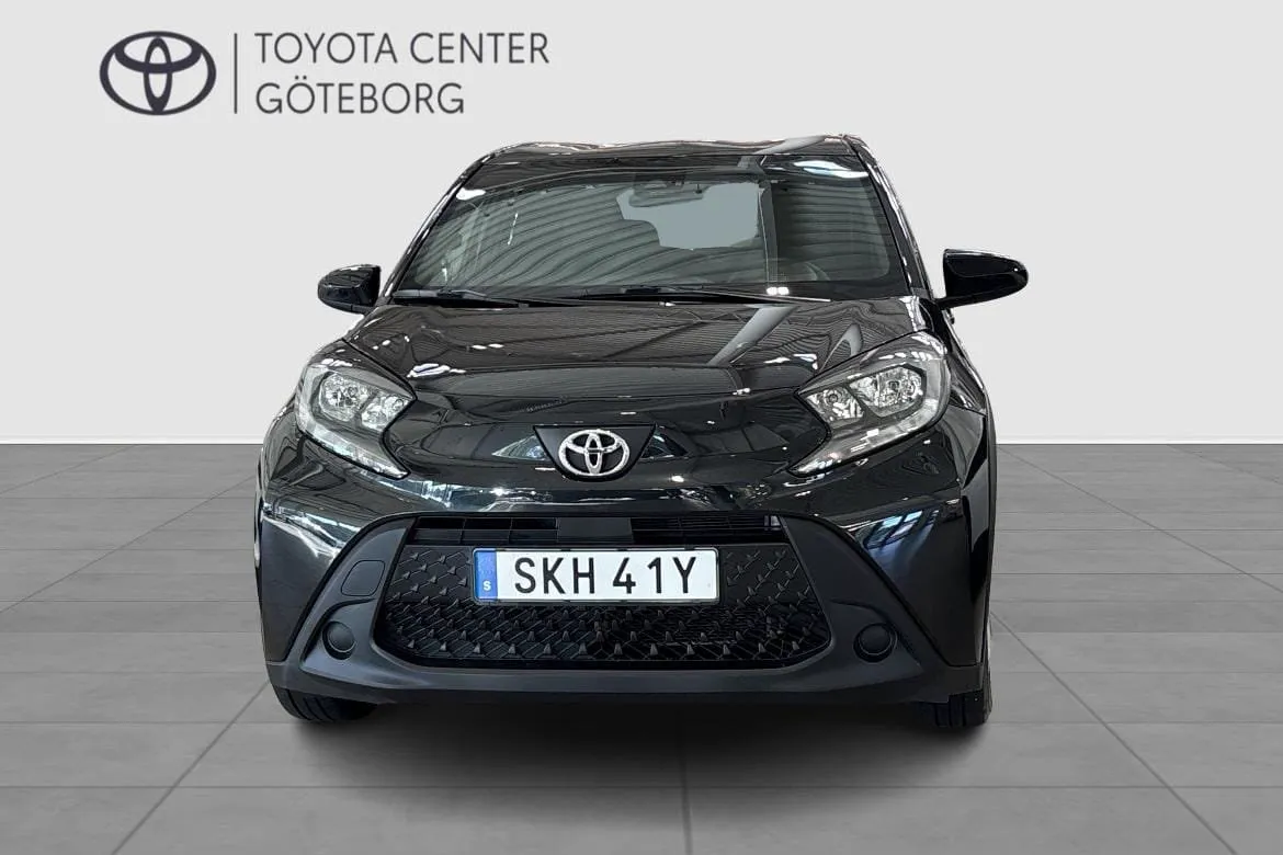 Vehicle image 6