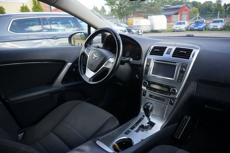 Toyota Avensis bild 4