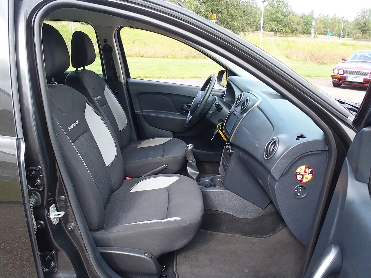 Vehicle image 8
