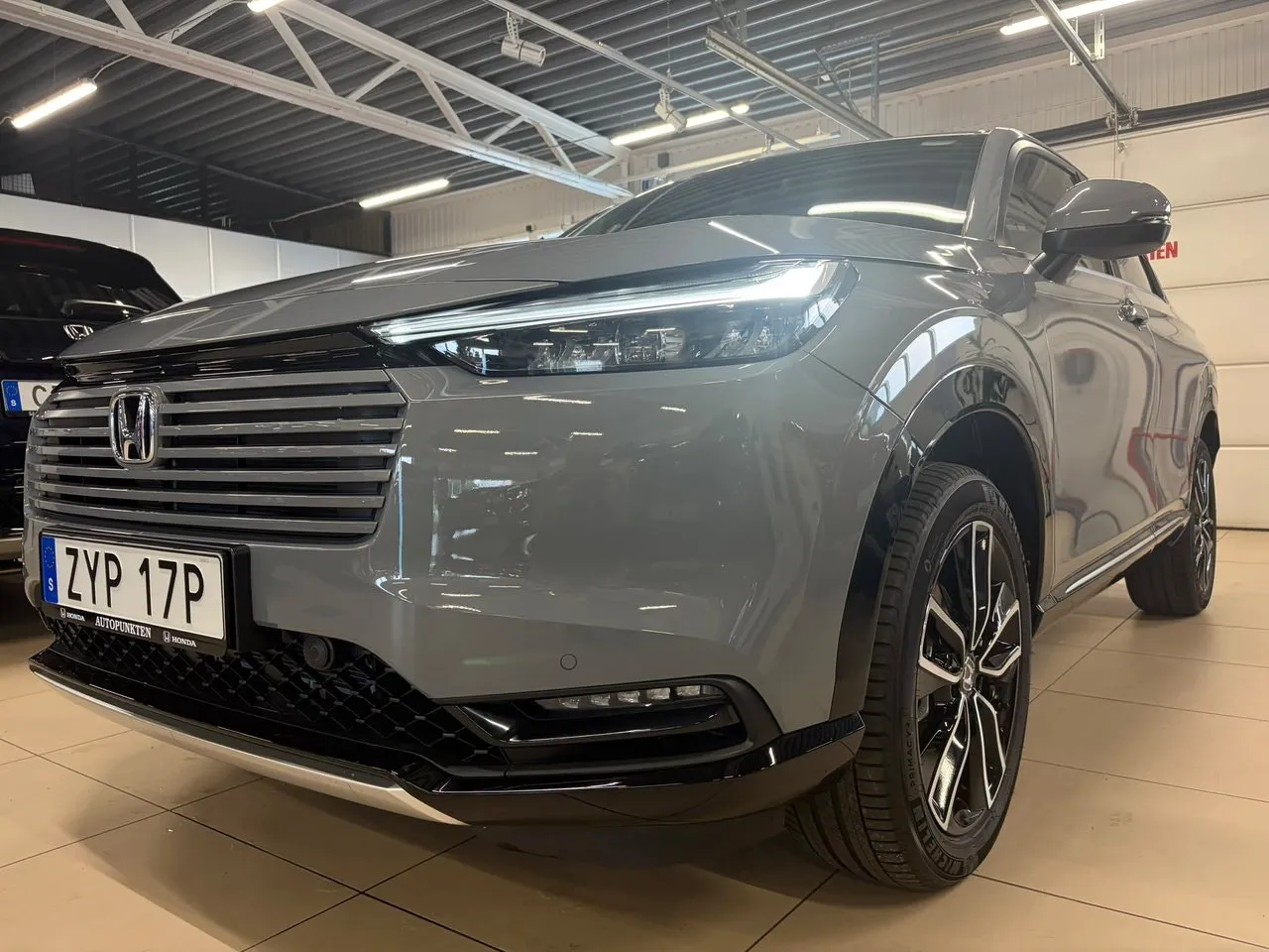 Vehicle image 16