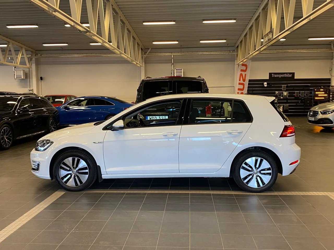 Vehicle image 4