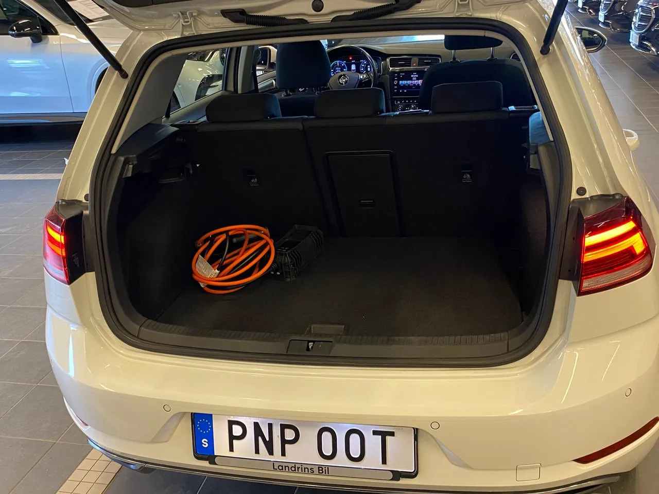 Vehicle image 16
