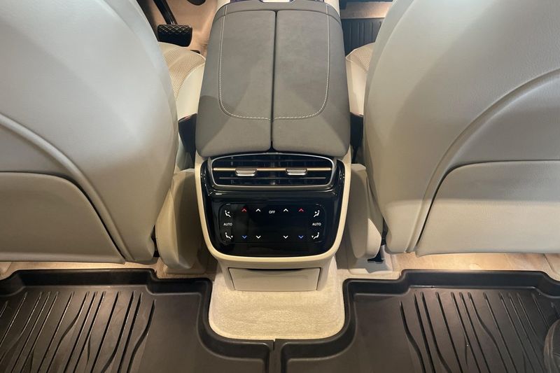 Mercedes EQS450 SUV bild 18