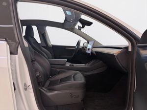 Tesla Model Y bild 14