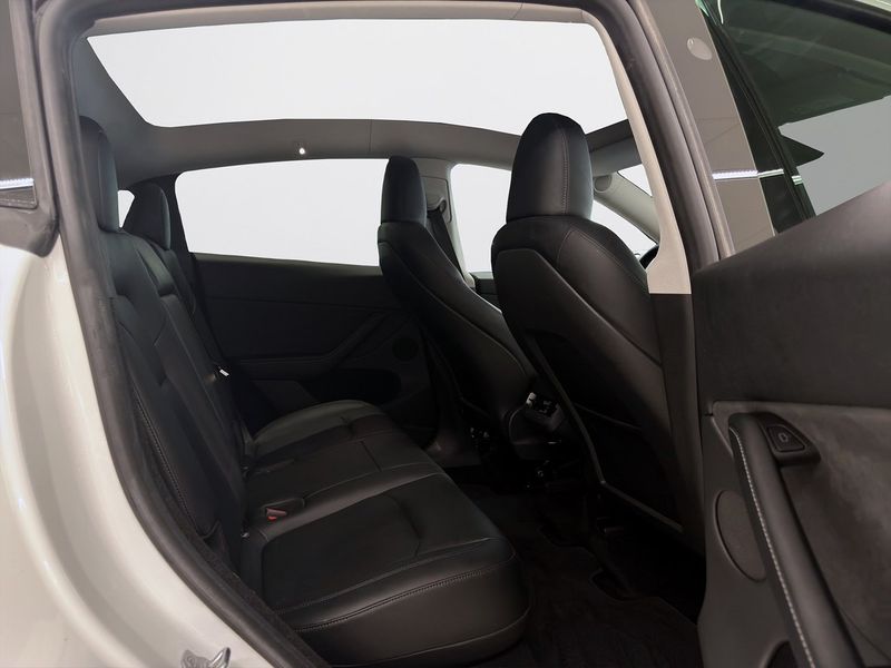 Tesla Model Y bild 12