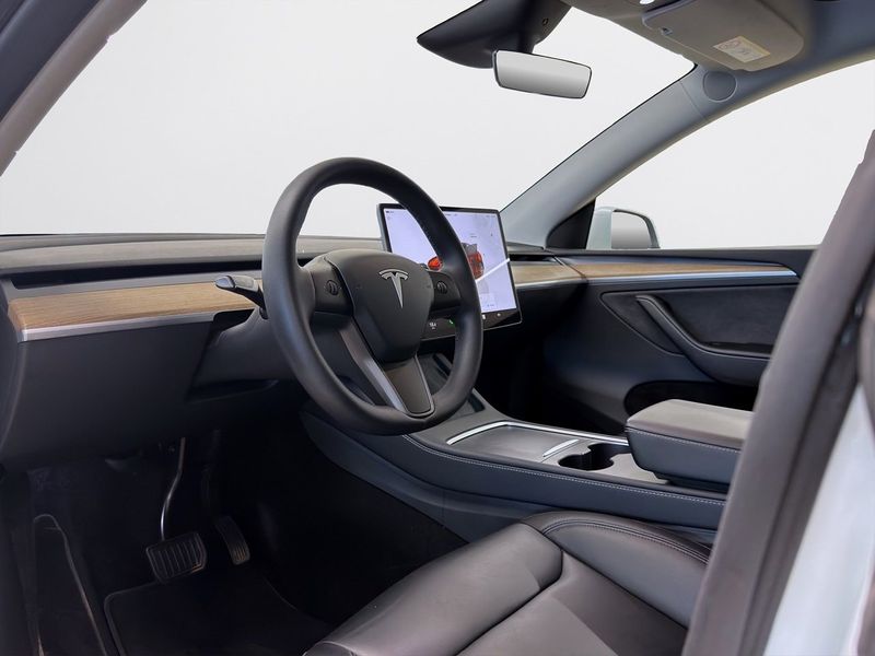 Tesla Model Y bild 16
