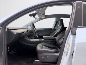 Tesla Model Y bild 15
