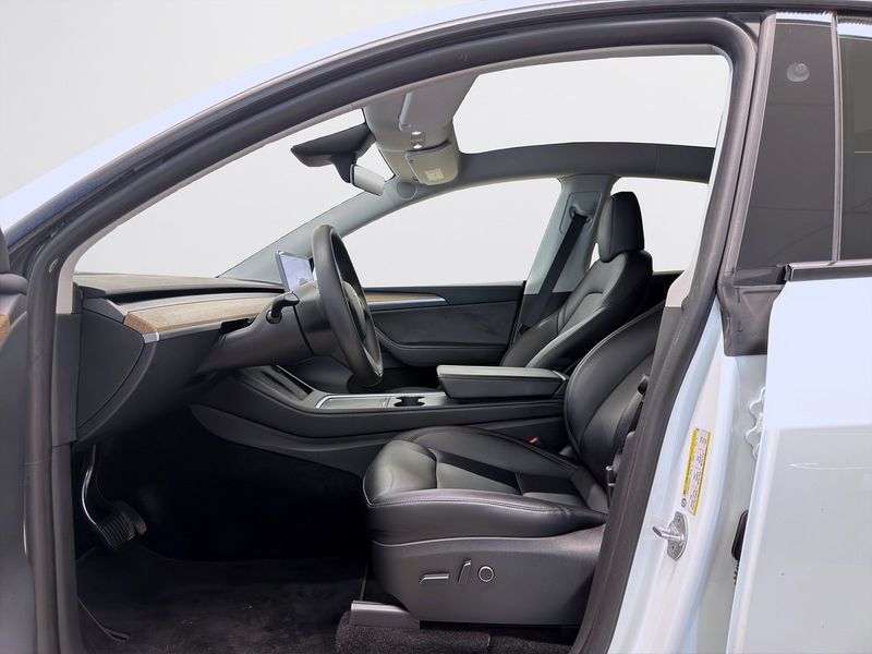 Tesla Model Y bild 15