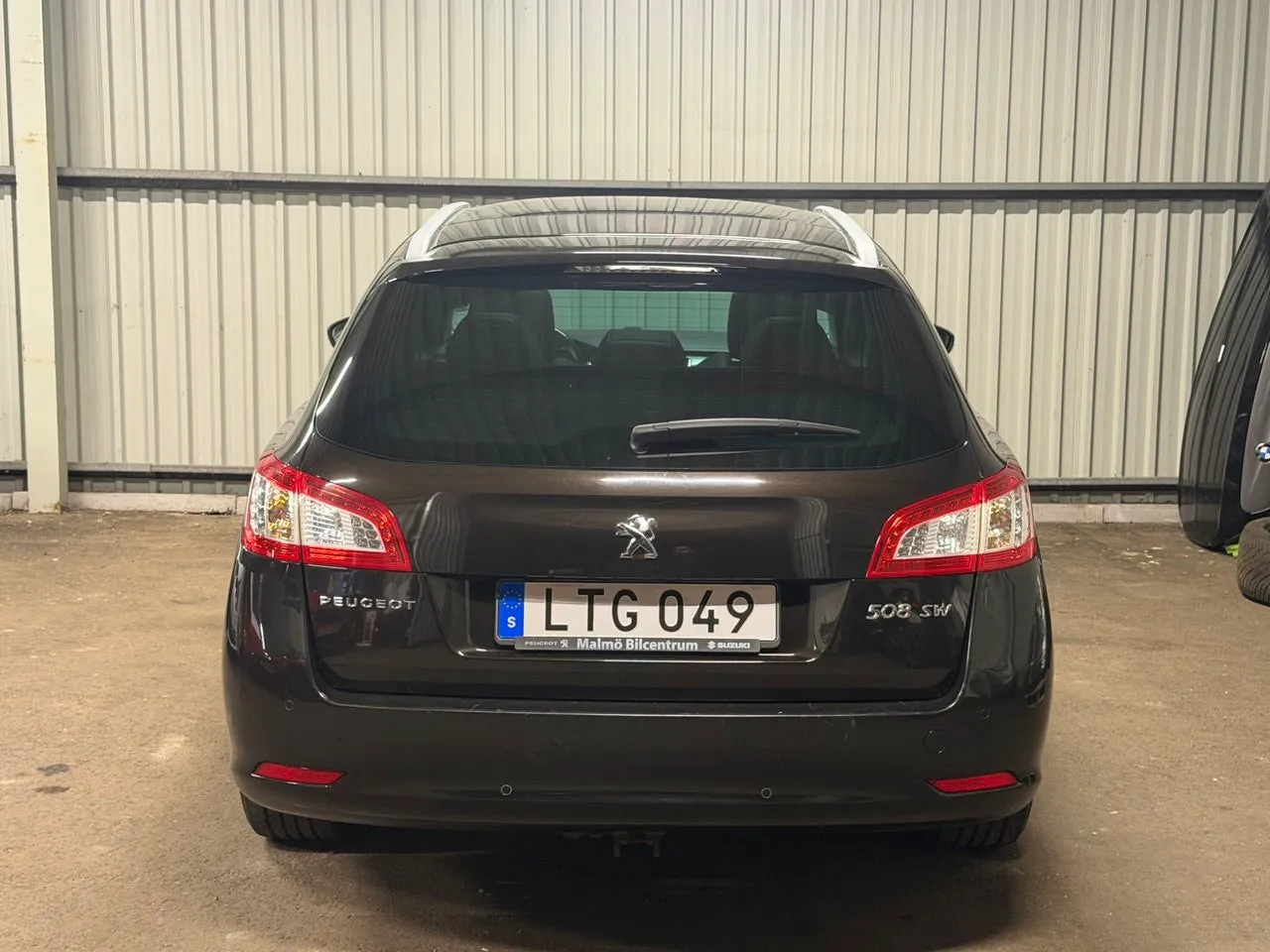 Vehicle image 9