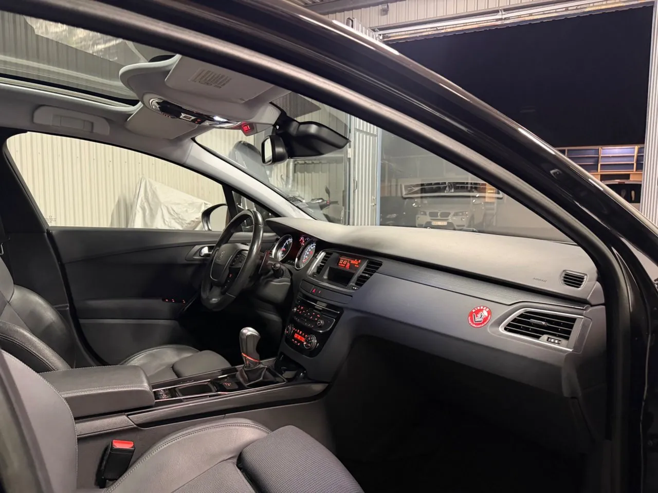 Vehicle image 14