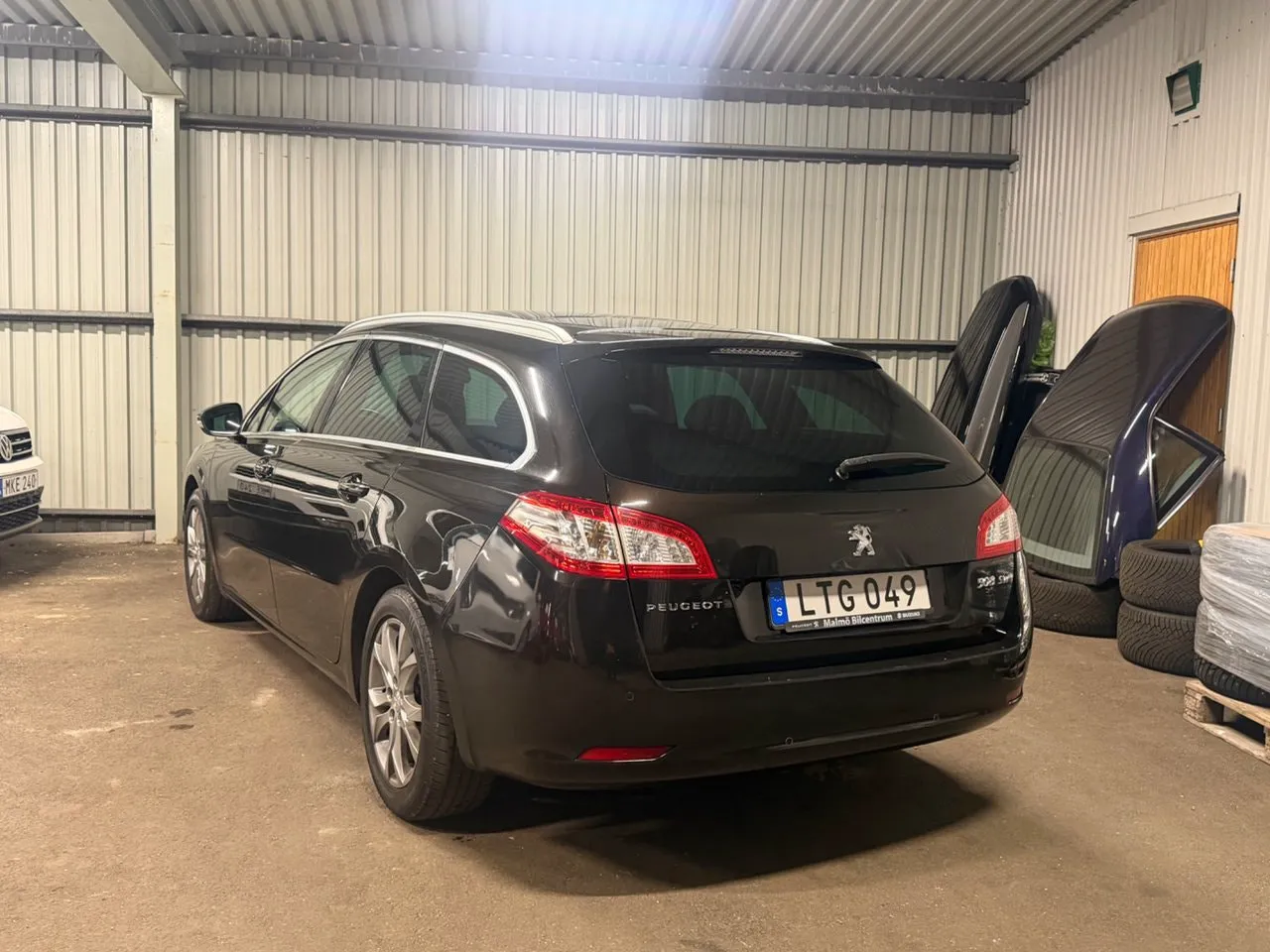 Vehicle image 6