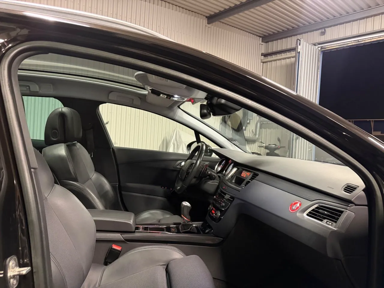 Vehicle image 17