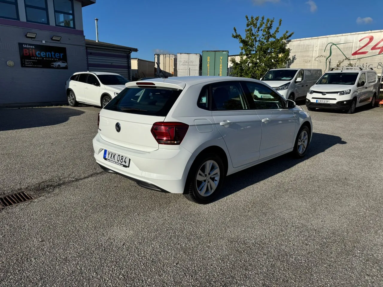 Vehicle image 6