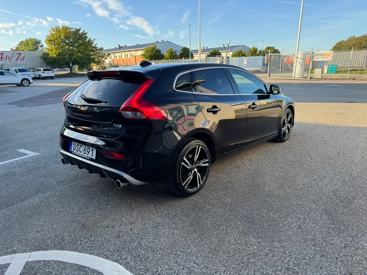 Vehicle image 6