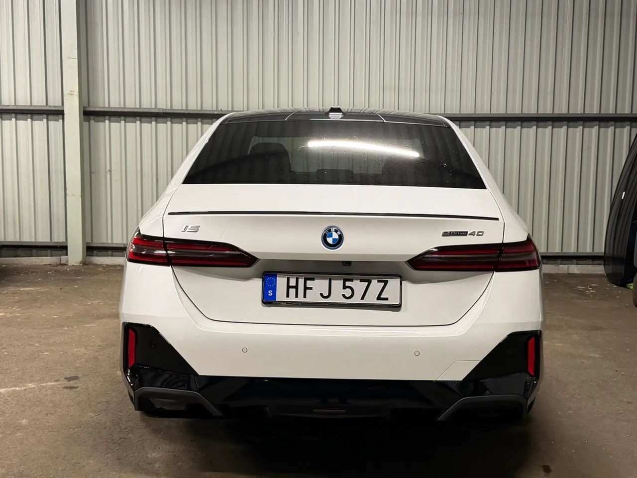Vehicle image 14