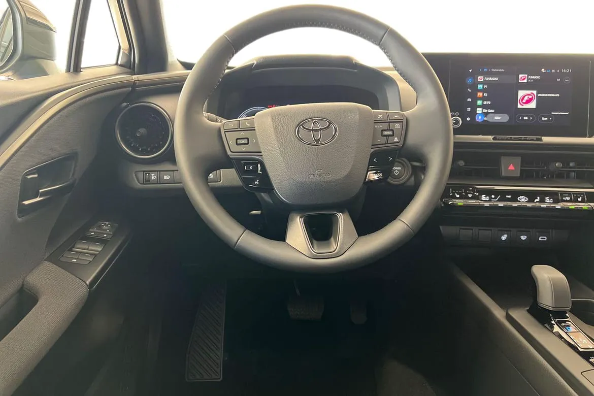 Vehicle image 10
