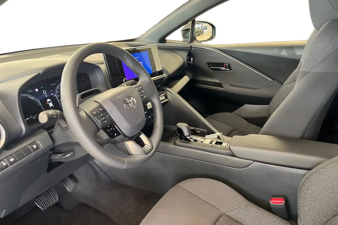 Vehicle image 13